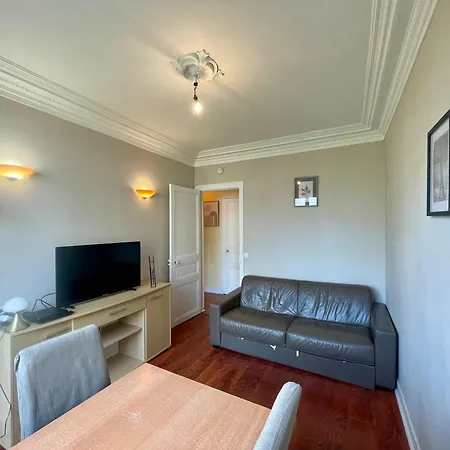 Convention 5 Apartment *